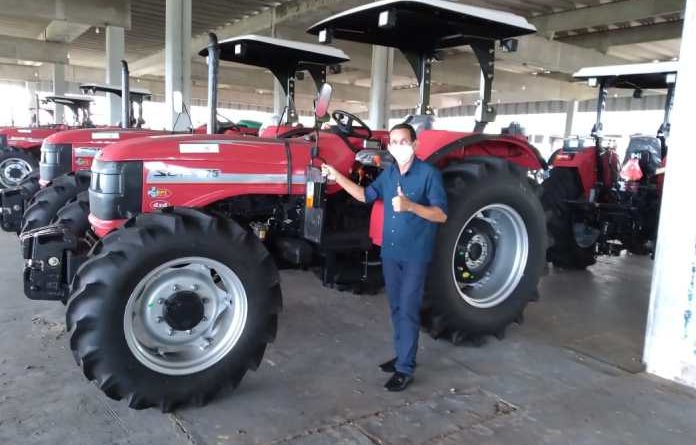 IDEVAJ recebe trator com implementos agrícolas fruto de emenda do Dep. Alan Sanches