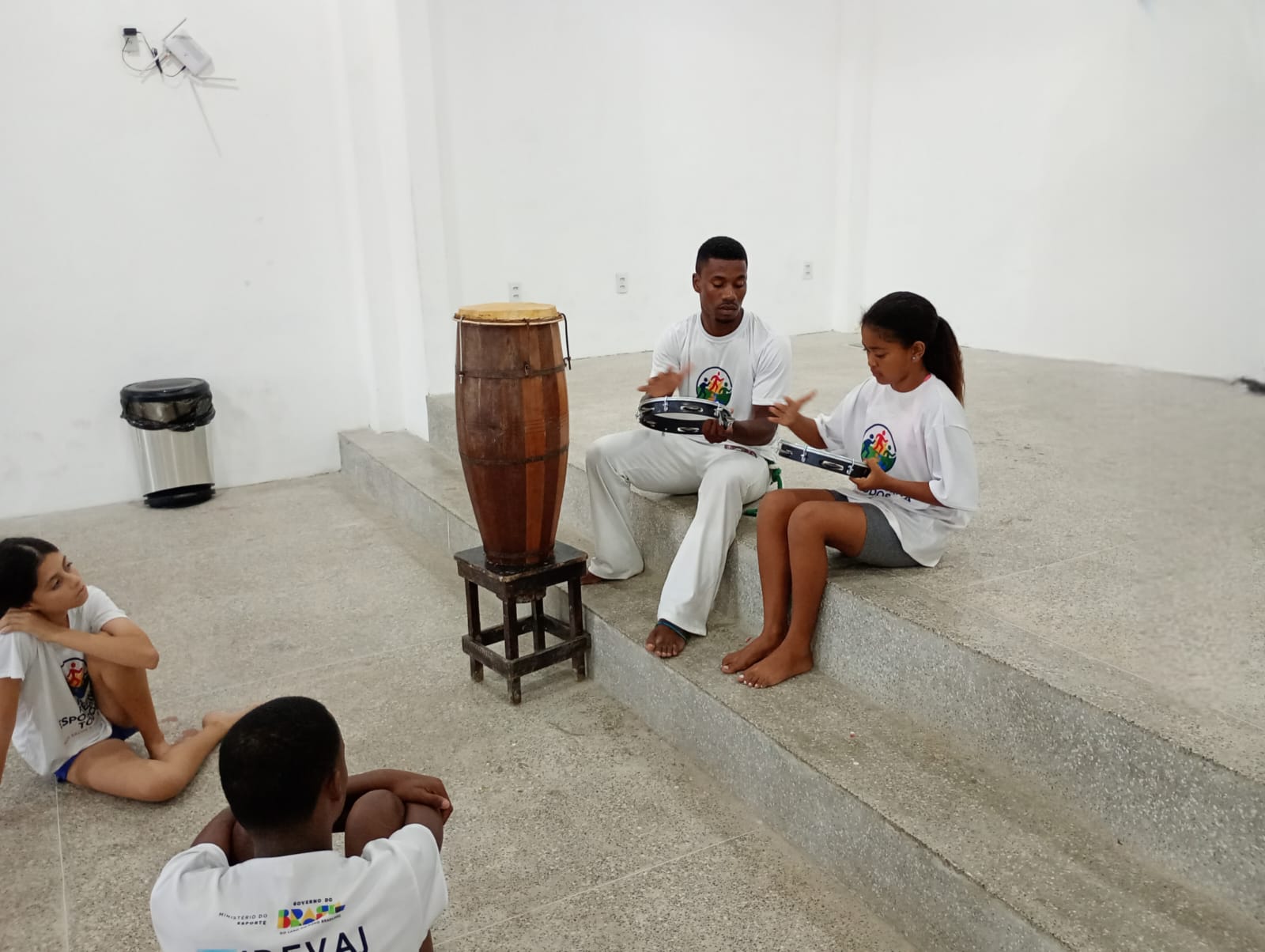 Sábado com musicalidade marca aula de Capoeira do Projeto Esportes para Todos!!!