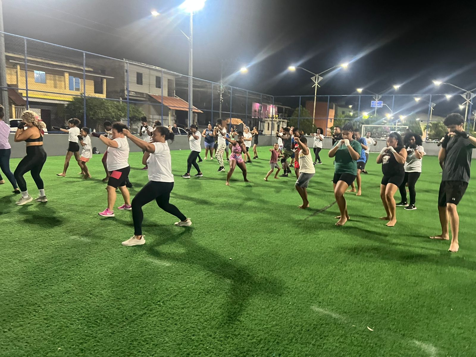 Aula de Box incentiva disciplina, saúde e inclusão social no Projeto Esportes para Todos