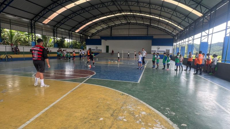 Escolinha de futebol segue transformando vidas com dedicação e inclusão social