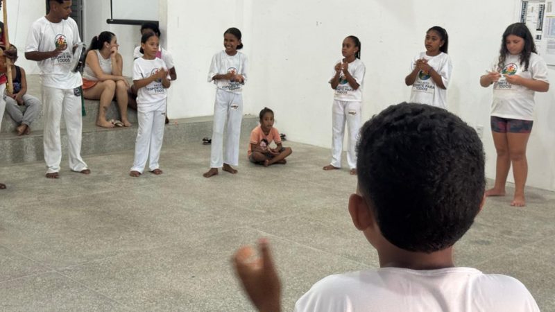 Capoeira trabalha musicalidade e reforça conexão com a cultura