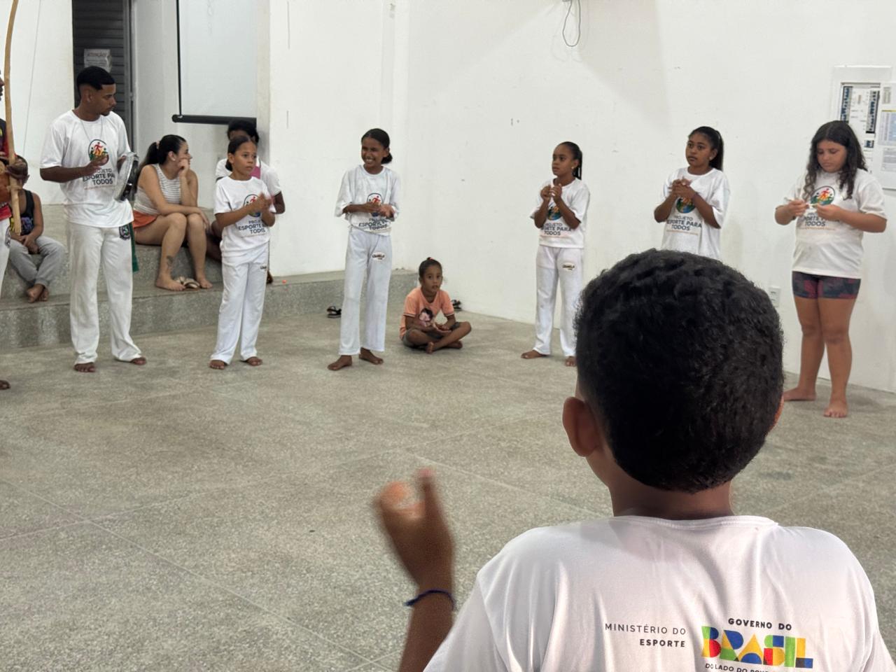 Capoeira trabalha musicalidade e reforça conexão com a cultura