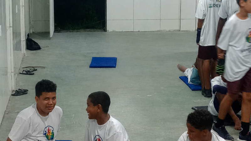 Boxe fortalece a saúde e a autoestima dos participantes do Projeto IDEVAJ