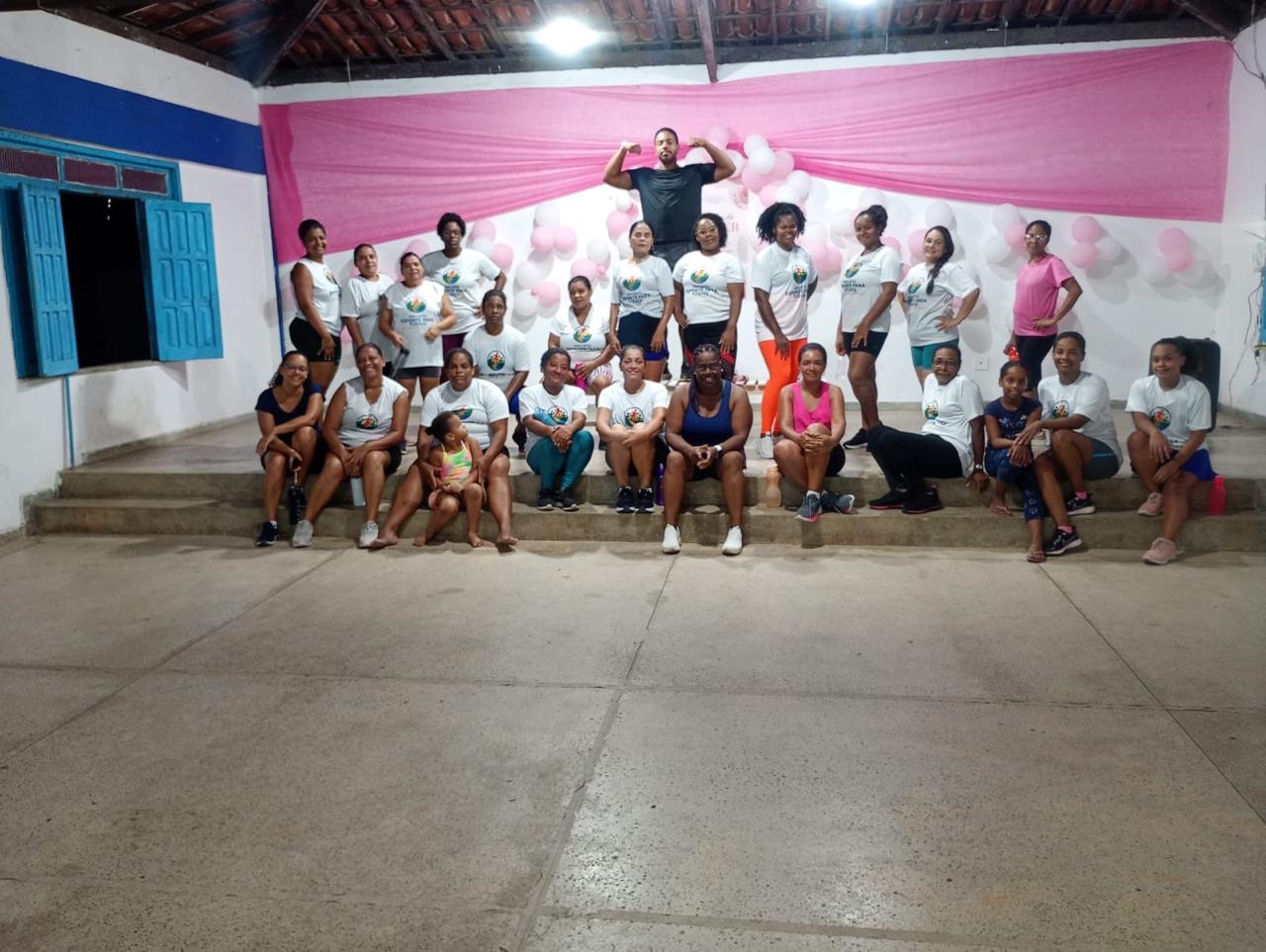 Projeto Esportes para Todos realiza aula especial em homenagem ao Dia das Mães com exercícios aeróbicos
