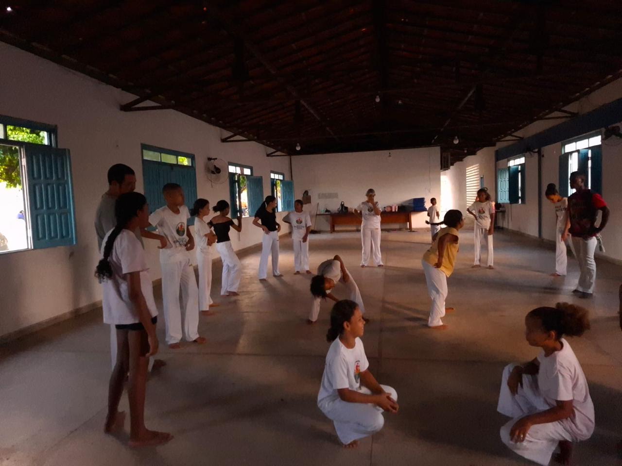 Rodas de Capoeira fortalecem integração entre alunos do Projeto IDEVAJ