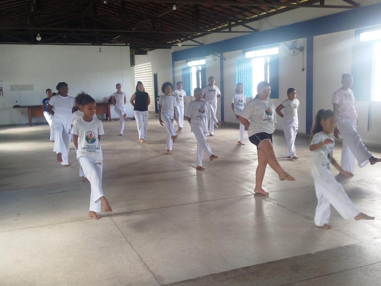 Capoeira promove saúde e qualidade de vida para participantes do Projeto IDEVAJ