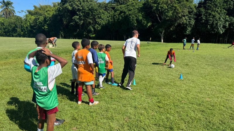 Projeto IDEVAJ incentiva sonhos através da Escolinha de Futebol