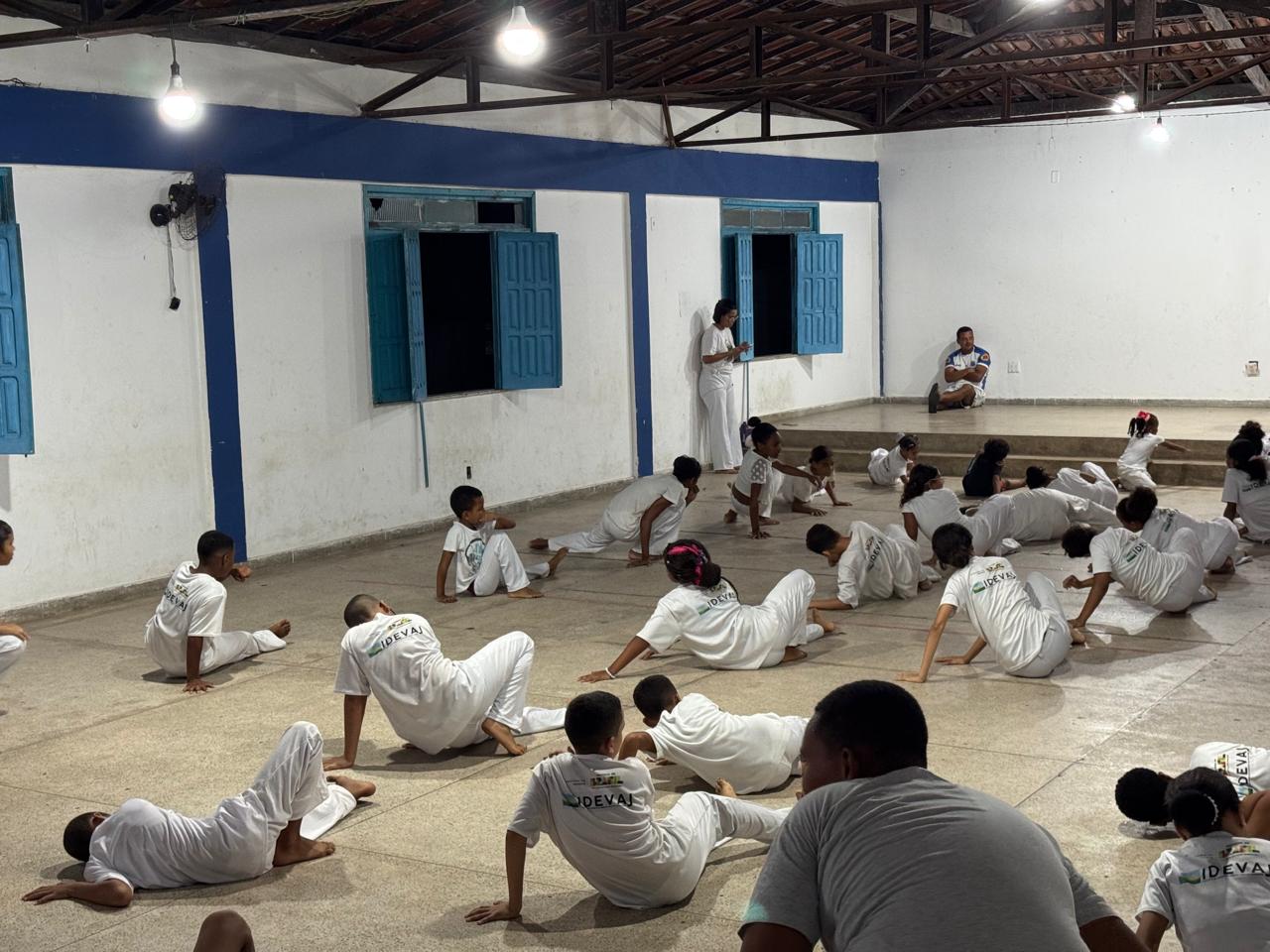 Alunos do Projeto IDEVAJ evoluem a cada aula de Capoeira