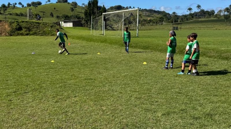 Escolinha de Futebol transforma esporte em ferramenta de cidadania