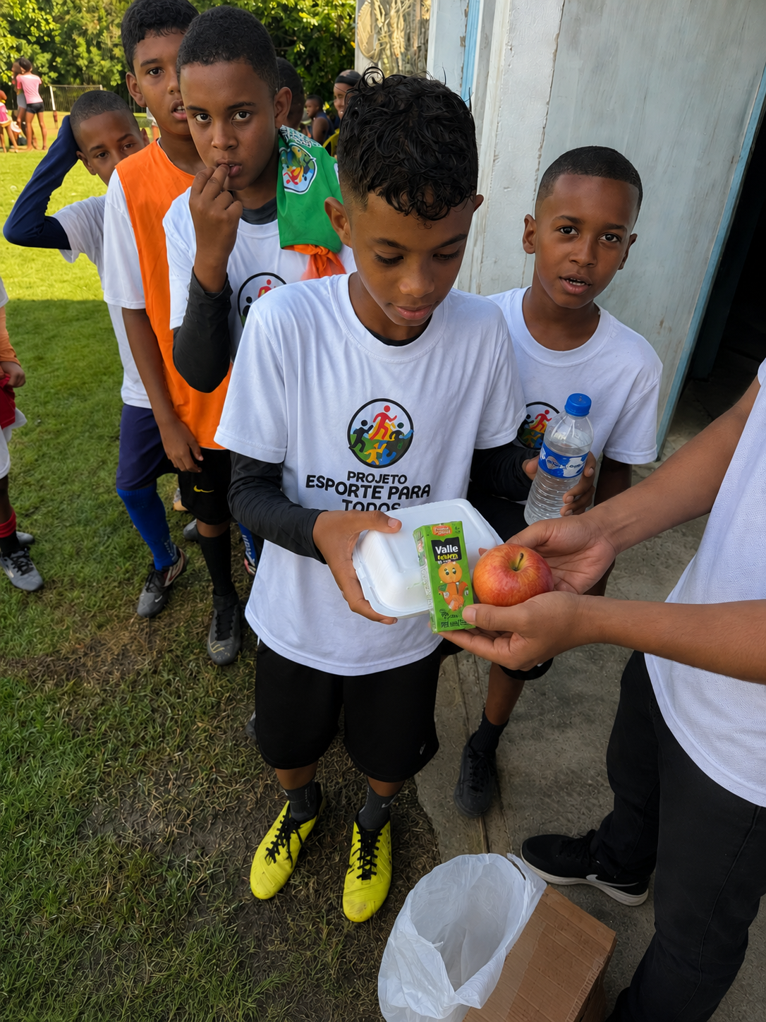 Projeto Esportes para Todos incentiva hábitos saudáveis através do futebol